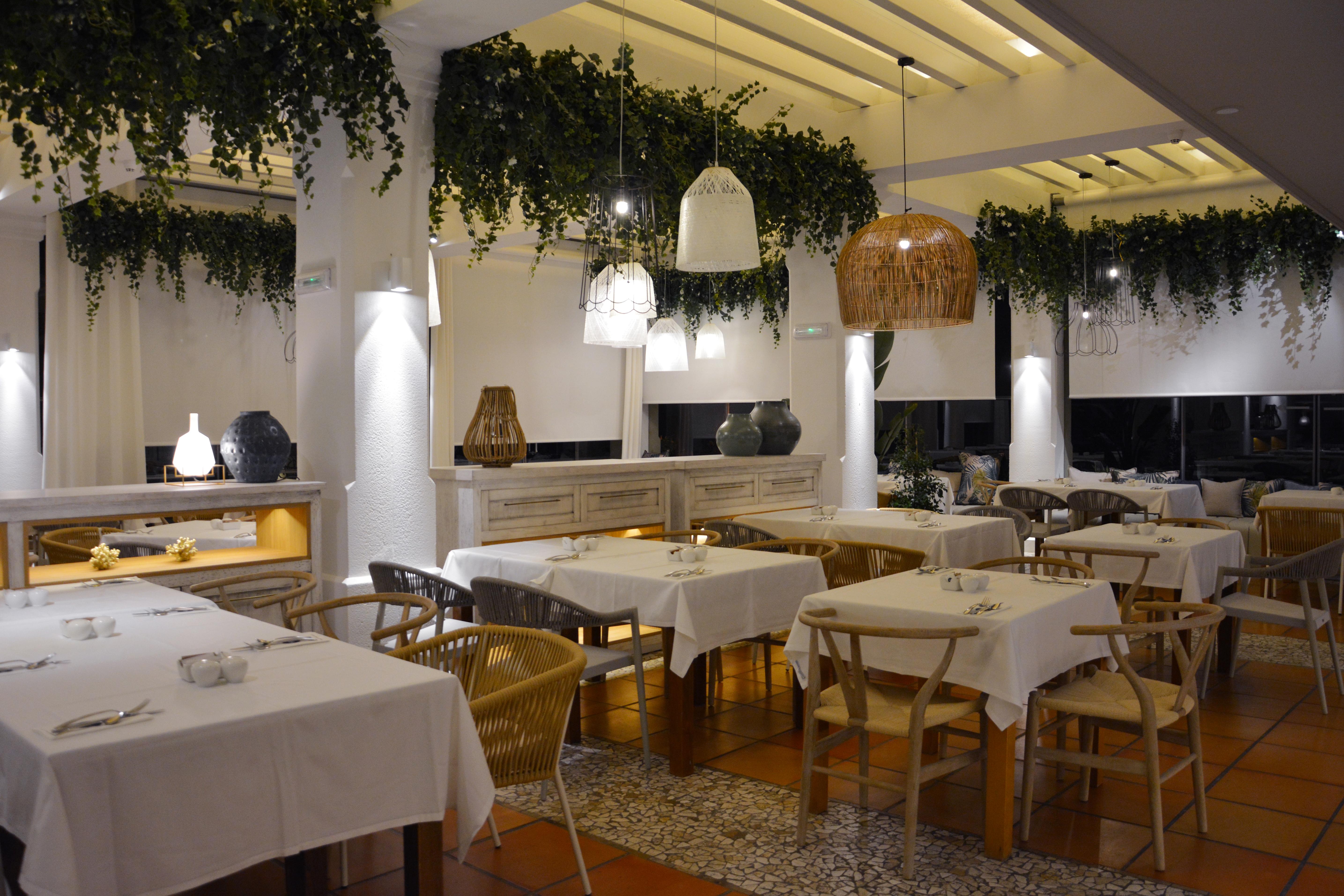 멜리아 빌라 가데아 비치 호텔 알테아 외부 사진 Interior of the restaurant