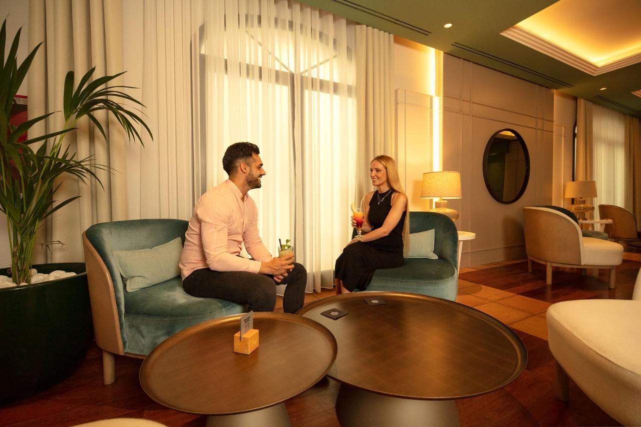 멜리아 빌라 가데아 비치 호텔 알테아 외부 사진 The lounge at the airport