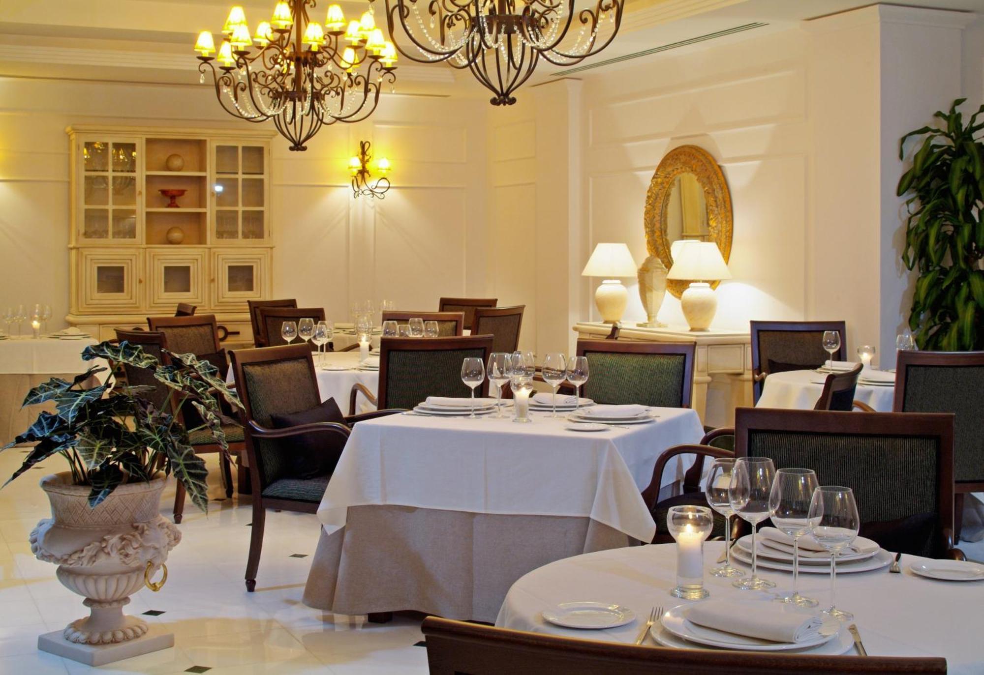 멜리아 빌라 가데아 비치 호텔 알테아 외부 사진 Restaurant interior