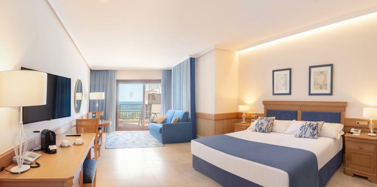 멜리아 빌라 가데아 비치 호텔 알테아 외부 사진 A room at the hotel