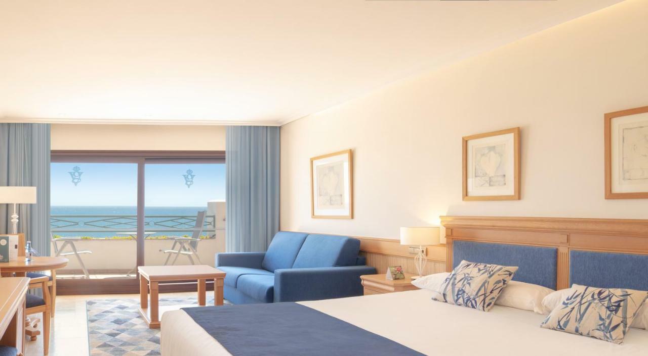 멜리아 빌라 가데아 비치 호텔 알테아 외부 사진 A room at the hotel